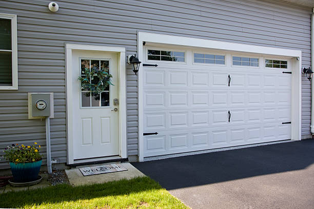 24/7 Emergency Garage Door Panel Replacement experts in Lone Star, TX